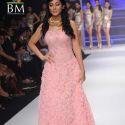 Amrita Rao walks for Agni Jewels at IIJW 2011 Day 