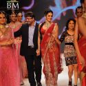 Isha Koppikar walks the ramp for Kashi Day 2