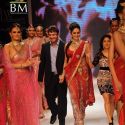 Isha Koppikar walks the ramp for Kashi Day 2