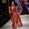 Isha Koppikar walks the ramp for Kashi Day 2