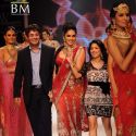 Isha Koppikar walks the ramp for Kashi Day 2