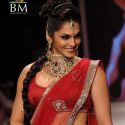 Isha Koppikar walks the ramp for Kashi Day 2