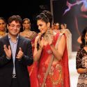 Isha Koppikar walks the ramp for Kashi Day 2