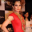 Kangna walks the ramp for Amrapali at IIJW 2011