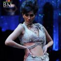Sonam and Lara walk the ramp for Shane Falguni Pea