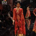 Sonam and Lara walk the ramp for Shane Falguni Pea