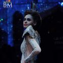 Sonam and Lara walk the ramp for Shane Falguni Pea