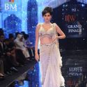 Sonam and Lara walk the ramp for Shane Falguni Pea