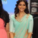 Bipasha, Sonam and Soha grace Beti Gitanjali's sho