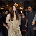 Aishwarya Announces Filmfare Awards