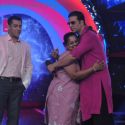 Akshay, Asin & Salman on the sets of 'Bigg Boss 6'