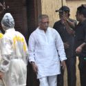 Celebs visit Rajesh Khanna's home Aashirwad