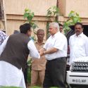 Celebs visit Rajesh Khanna's home Aashirwad