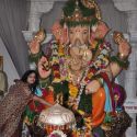 Bollywood visits Andheri Cha Raja to take blessing