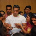 Salman Cheers Cancer Patients of Hinduja Hospital