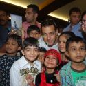 Salman Cheers Cancer Patients of Hinduja Hospital