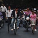 Shahrukh Khan Teaches Suhana to Ride a bicycle