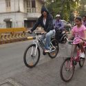 Shahrukh Khan Teaches Suhana to Ride a bicycle
