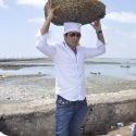 Sonu Sood & Tusshar Kapoor Visit 'Haji Ali'